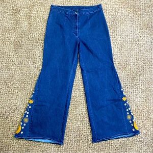 The Pyramid Collection Embroidered Bell Bottom Jeans Size Large EUC
